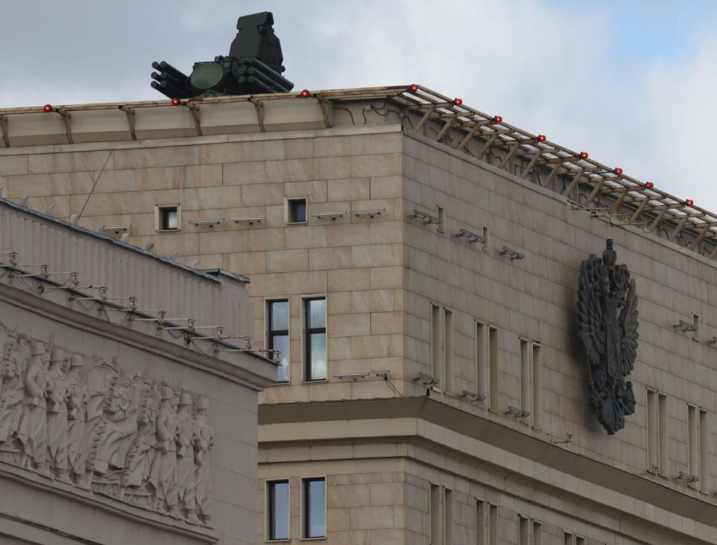 A Pantsir-S1 air defense system (NATO reporting name: SA-22 Greyhound) is positioned on the roof of the Russian Defense Ministry's main building in Moscow on March 1, 2023.