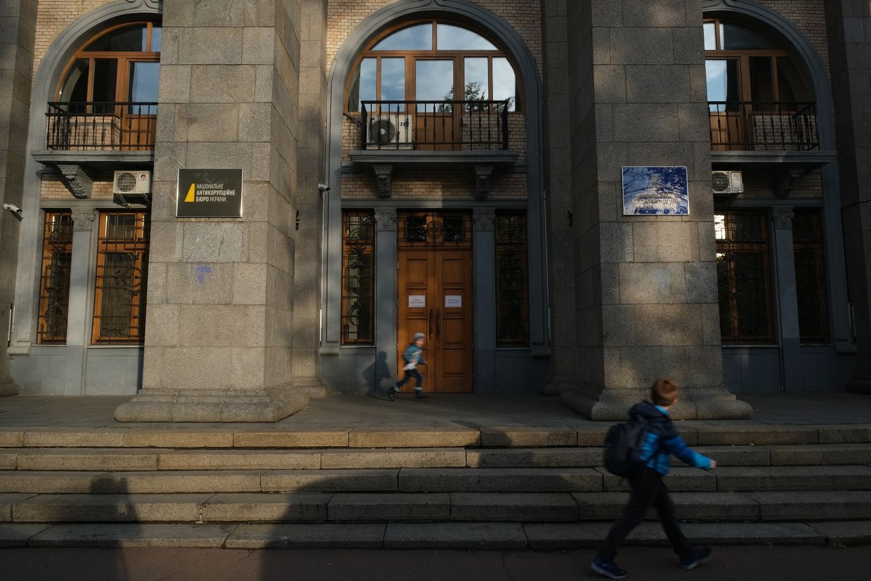 Children walk past the offices of NABU, the National Anti-Corruption Bureau of Ukraine in Kyiv, Ukraine, on Oct. 1, 2019.