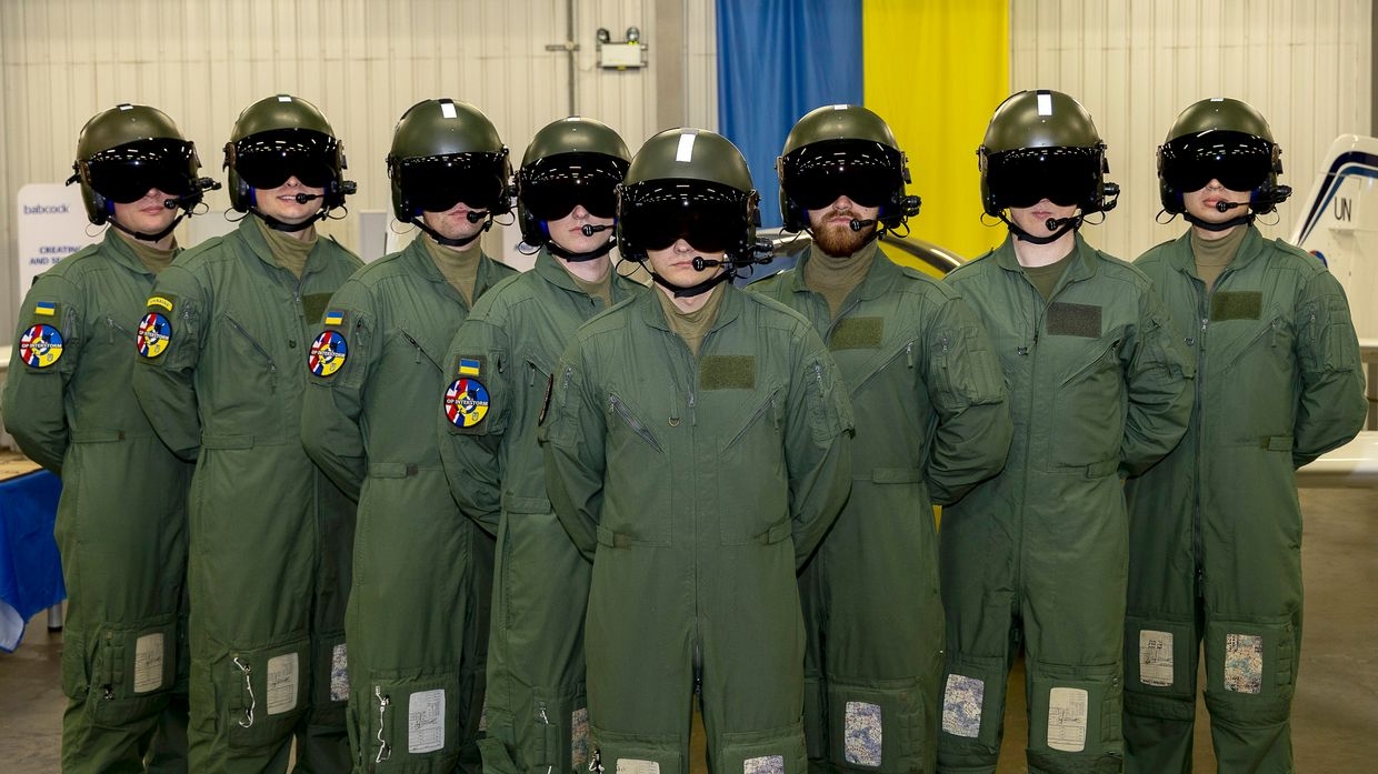 krainian military personnel completed a basic training course for piloting F-16 fighter jets in the U.K.on Oct. 22 in 2024