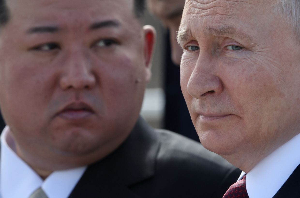 Russian President Vladimir Putin (R) and North Korean leader Kim Jong-un (L) in Russia