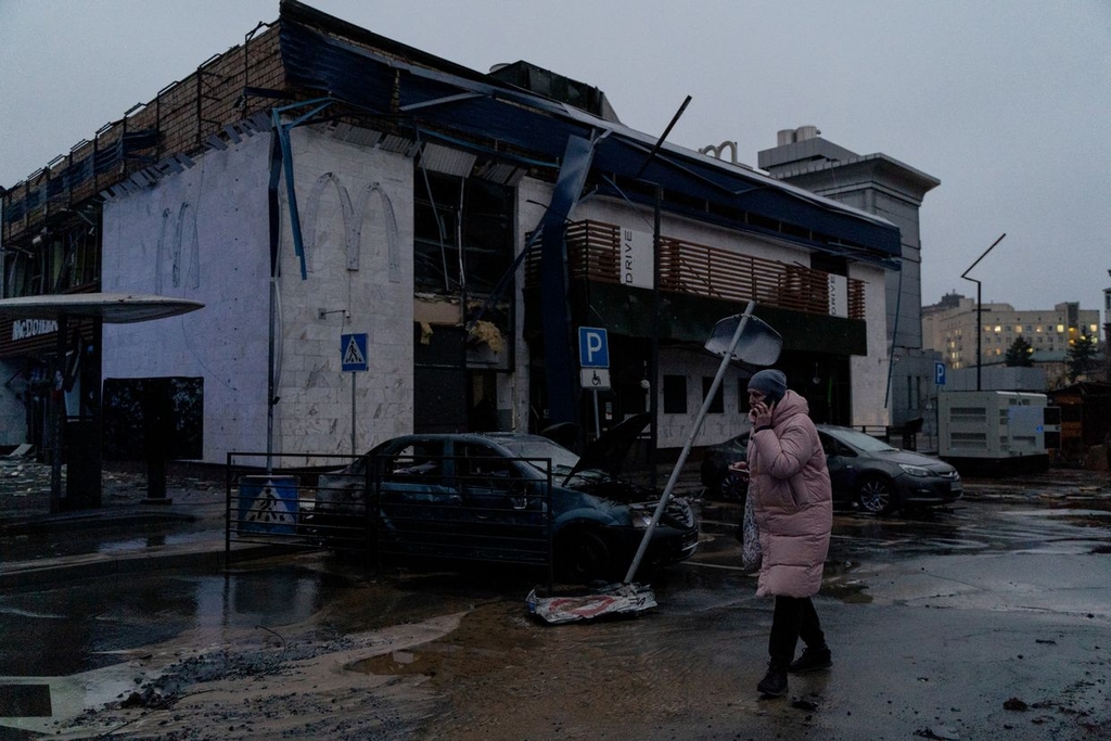 Russian attacks against Ukraine kill 8, injure 38 over past day