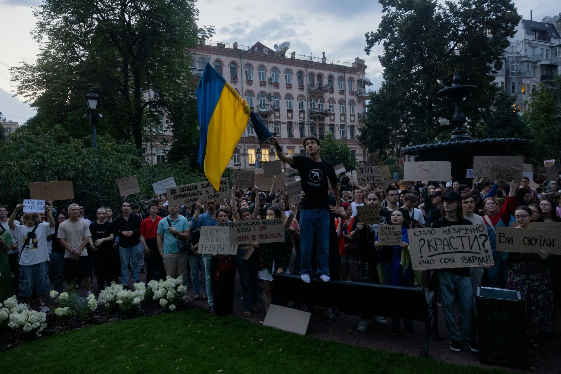 Protesters hold placards during a demonstration in downtown Kyiv, Ukraine, on July 22, 2025, urging the president to veto a law that strips independence from anti-corruption agencies NABU and SAPO.Protesters hold placards during a demonstration in downtown Kyiv, Ukraine, on July 22, 2025, urging the president to veto a law that strips independence from anti-corruption agencies NABU and SAPO.