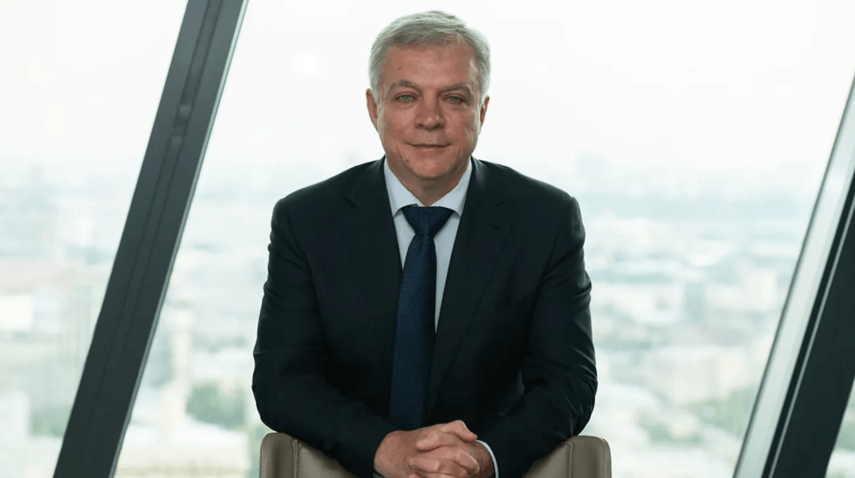 Andrei Badalov, vice president of Russia’s state pipeline company Transneft, died after falling from the window of his apartment in Moscow. 