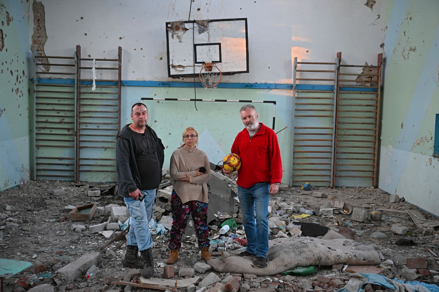 (L-R) Nikola, Petra, and Ivo in Ukraine, in October 2024.
