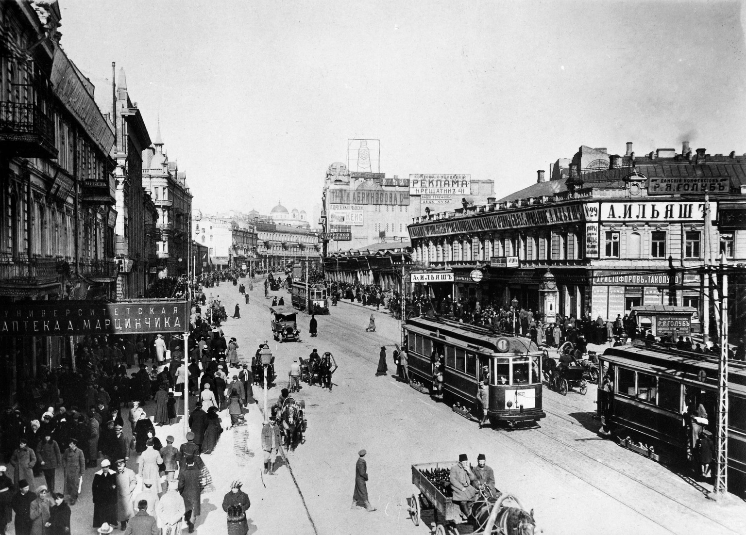 Khreshchatyk, the main street in Kyiv in 1910.