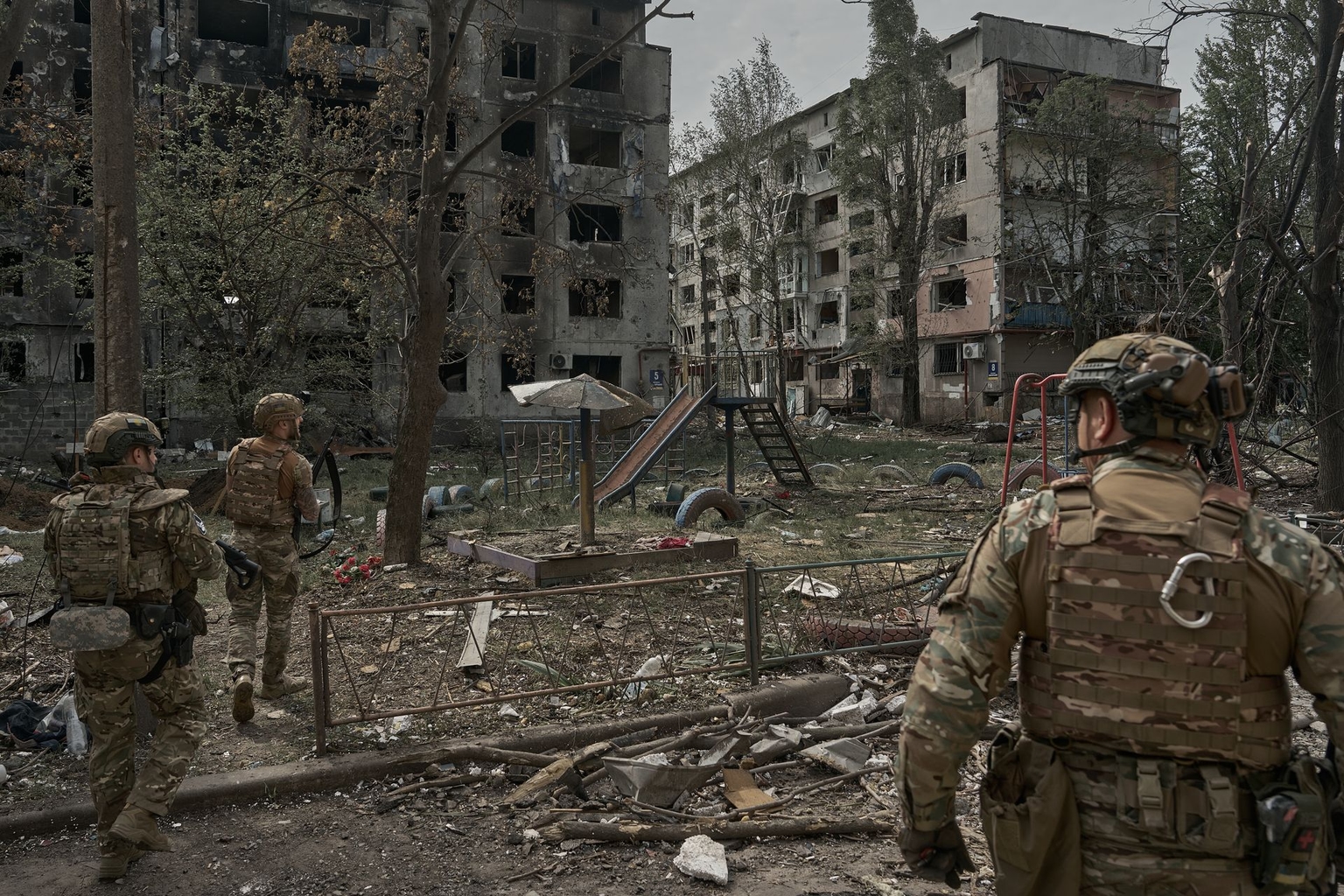 Police officers evacuate civilians from Pokrovsk, Donetsk Oblast, Ukraine, on June 19, 2025.