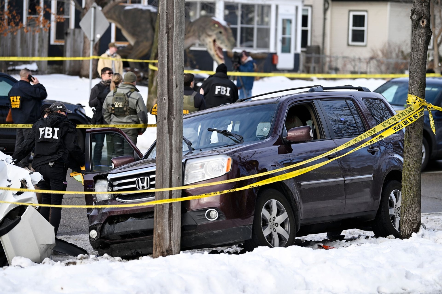Members of law enforcement work the scene following the fatal shooting of Renee Good by an ICE agent in Minneapolis, Minnesota, U.S., on Jan. 7, 2026.