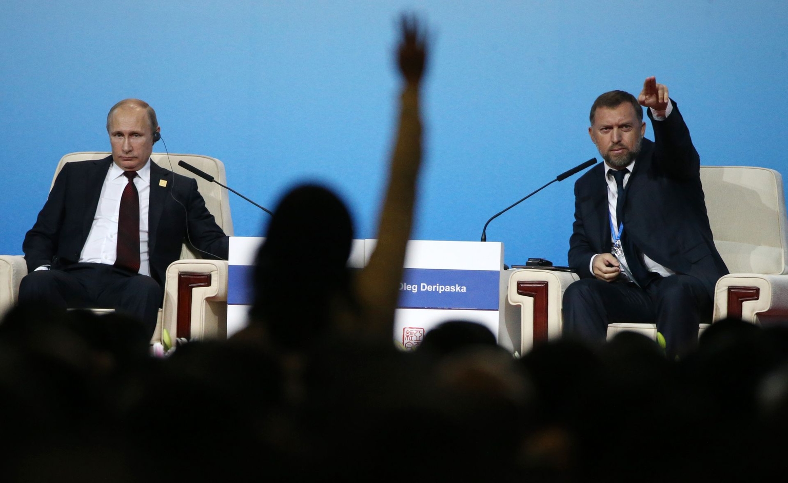 Russian President Vladimir Putin (L) and billionaire Oleg Deripaska (R) speak during an APEC leaders meeting in Beijing, China, on Nov. 10, 2014.Russian President Vladimir Putin (L) and billionaire Oleg Deripaska (R) speak during an APEC leaders meeting in Beijing, China, on Nov. 10, 2014. 