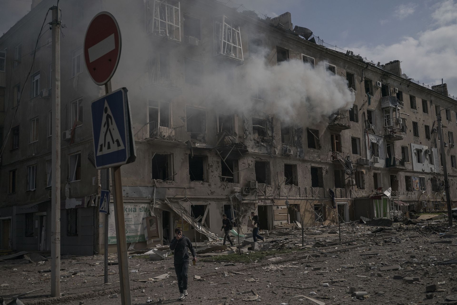 A view of the aftermath following a Russian airstrike using KAB-250 guided bombs in the city center of Kramatorsk, Donetsk Oblast, Ukraine, on April 11, 2026.