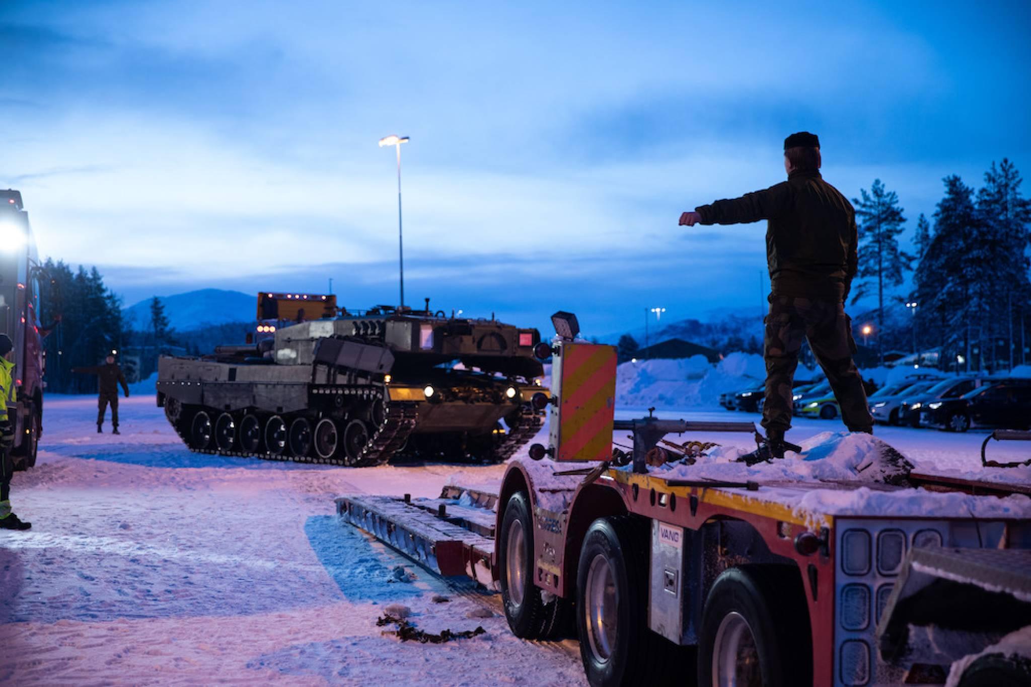 Ukraine receives Leopard tanks from Norway