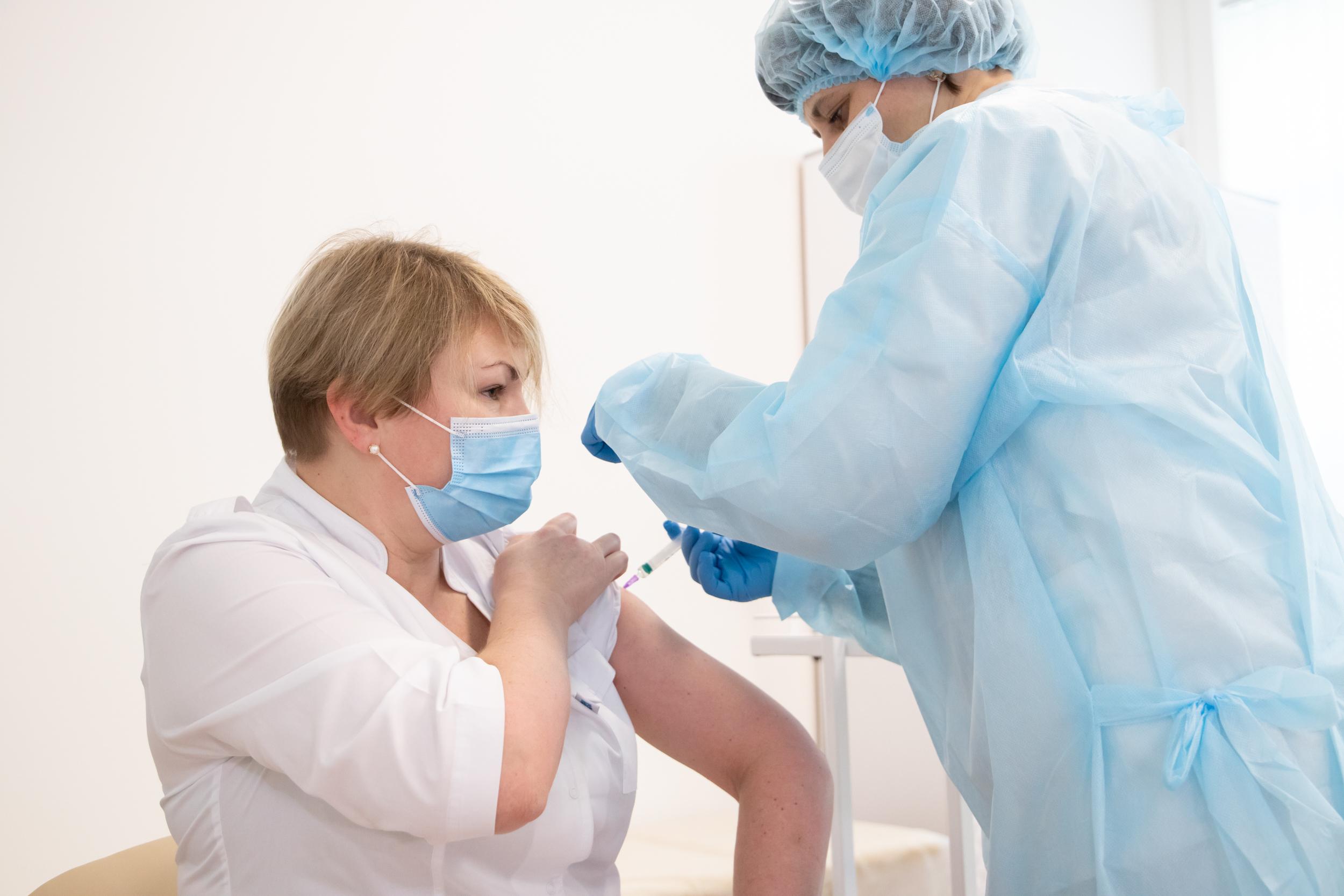 Ukraine approves booster doses for healthcare, orphanage employees