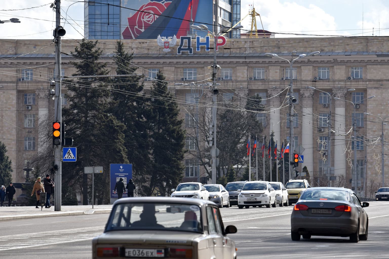 Ukrainians inside occupied Donbas stuck between hope and fear