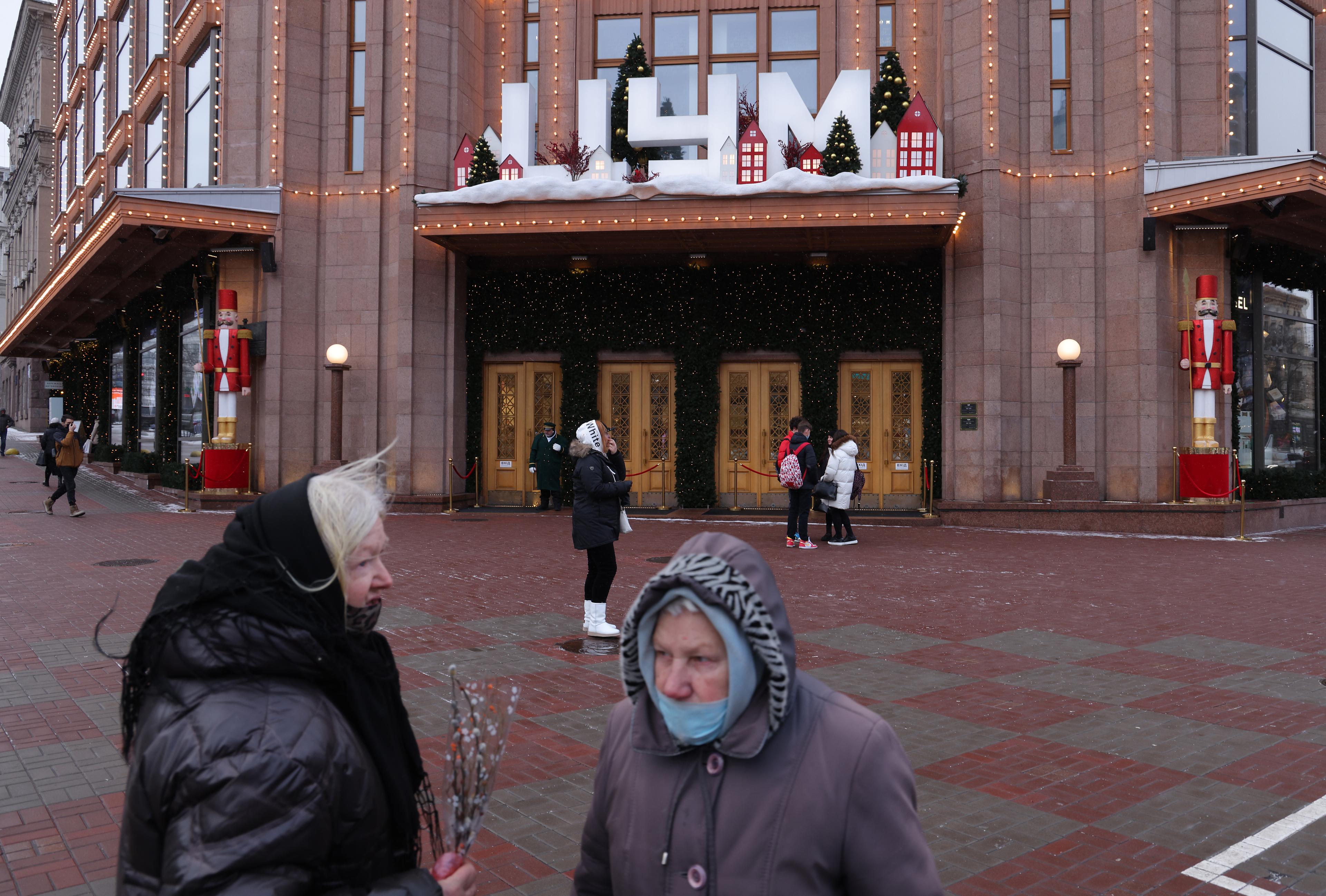 In Kyiv, businesses stay put despite threat of Russian invasion