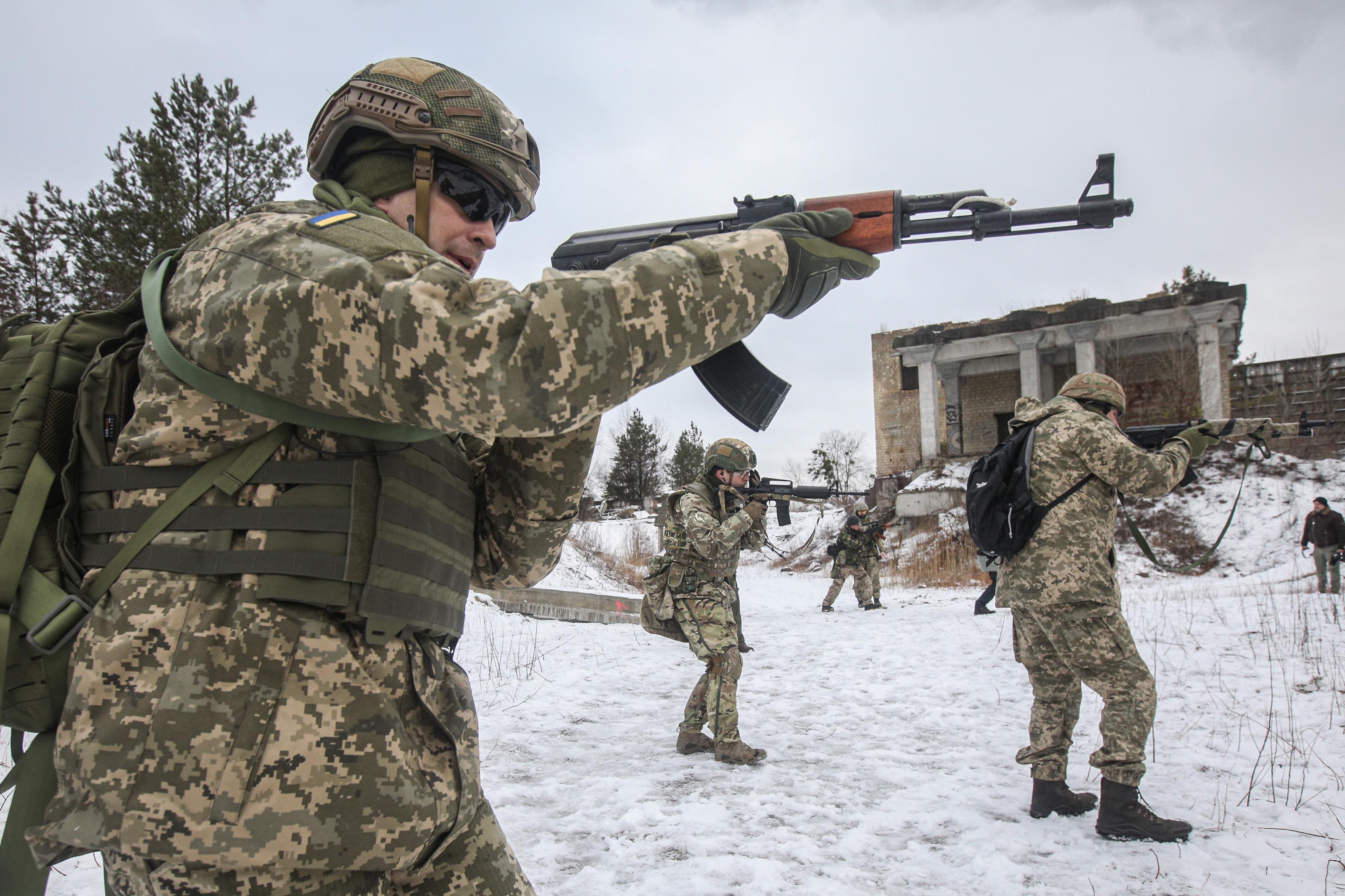 Regular Kyivans get ready to help repel Russian attack