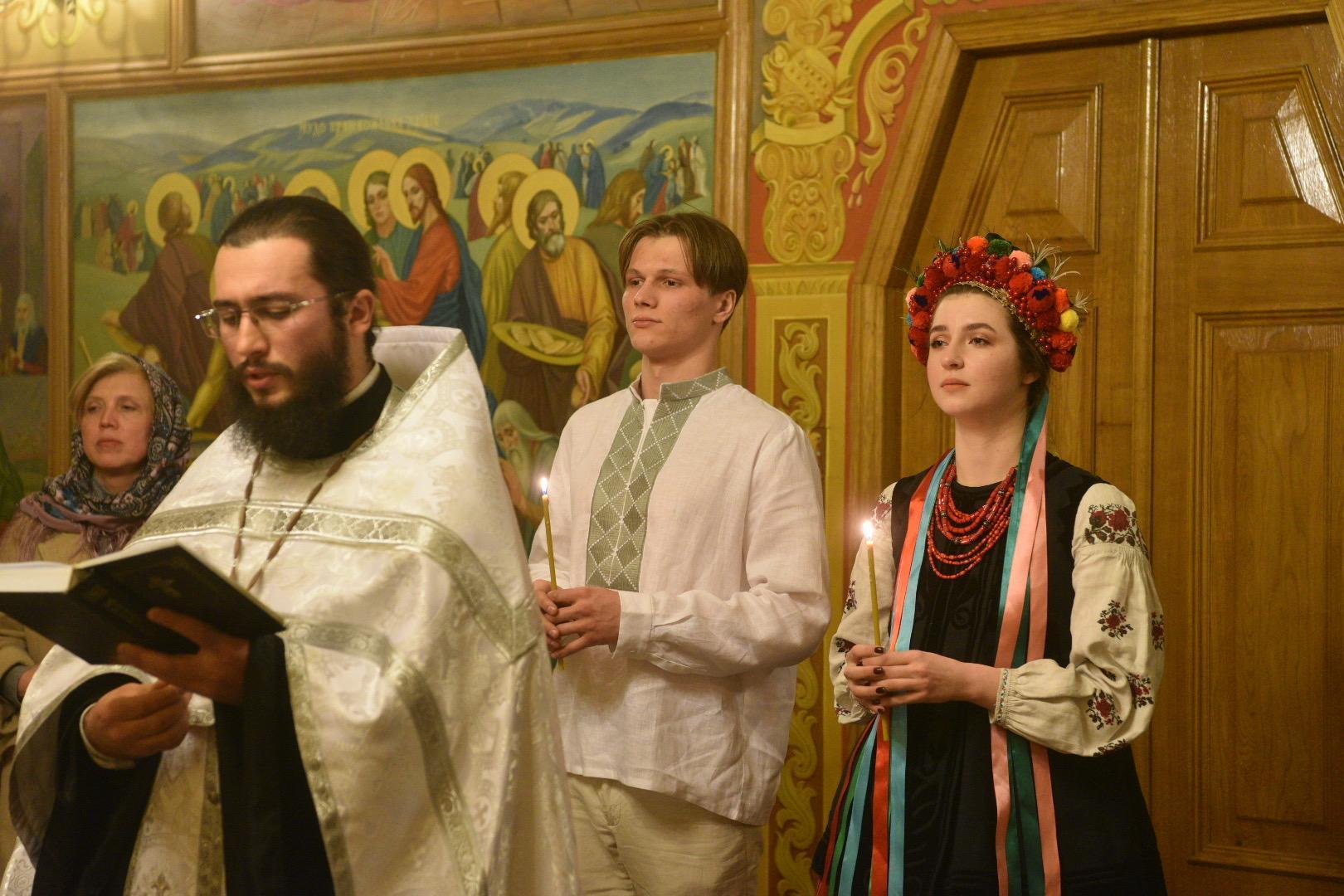 Ukrainian couples celebrate love amid war