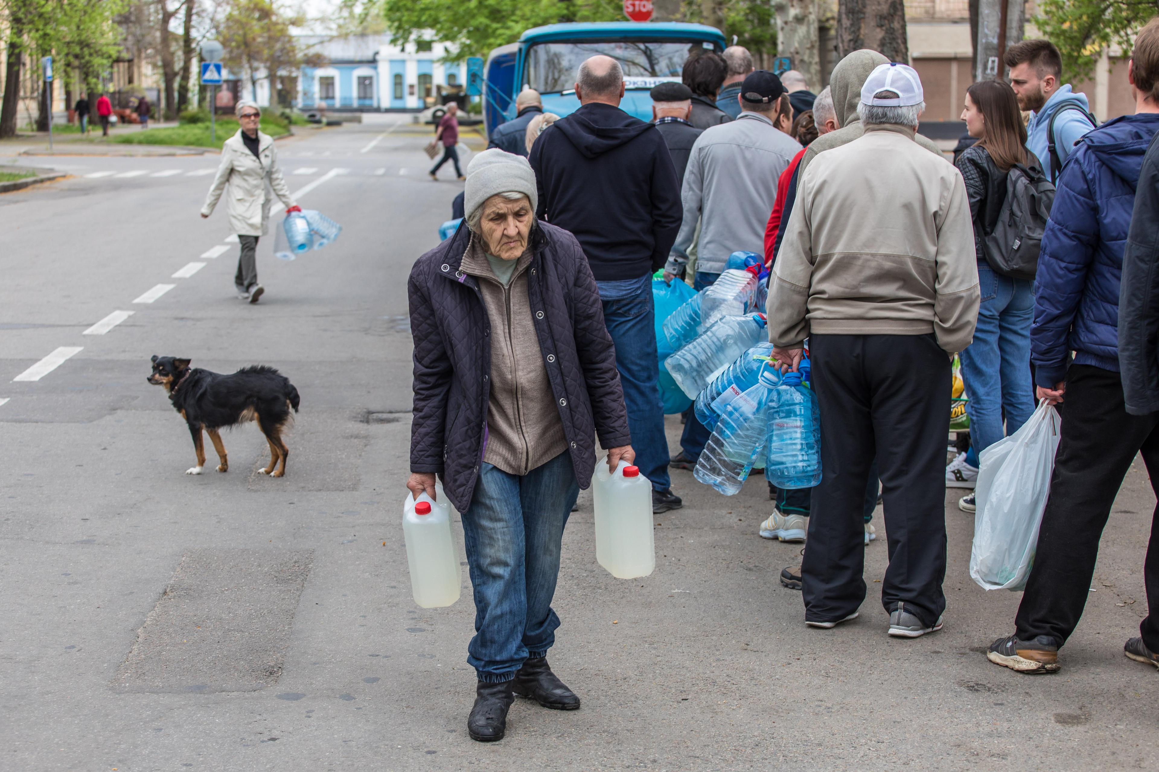 Mykolaiv holds on through Russian bombardment, lack of water
