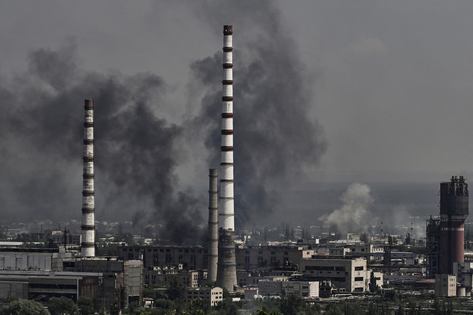 Russian troops seize majority of embattled Sievierodonetsk, civilian evacuation continues despite complications
