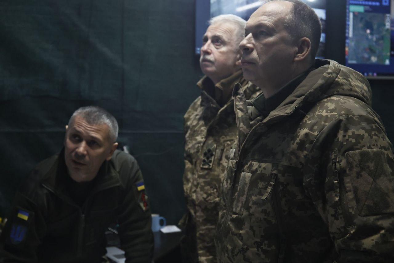 Land Forces сhief visits Bakhmut as fierce fighting continues on city outskirts