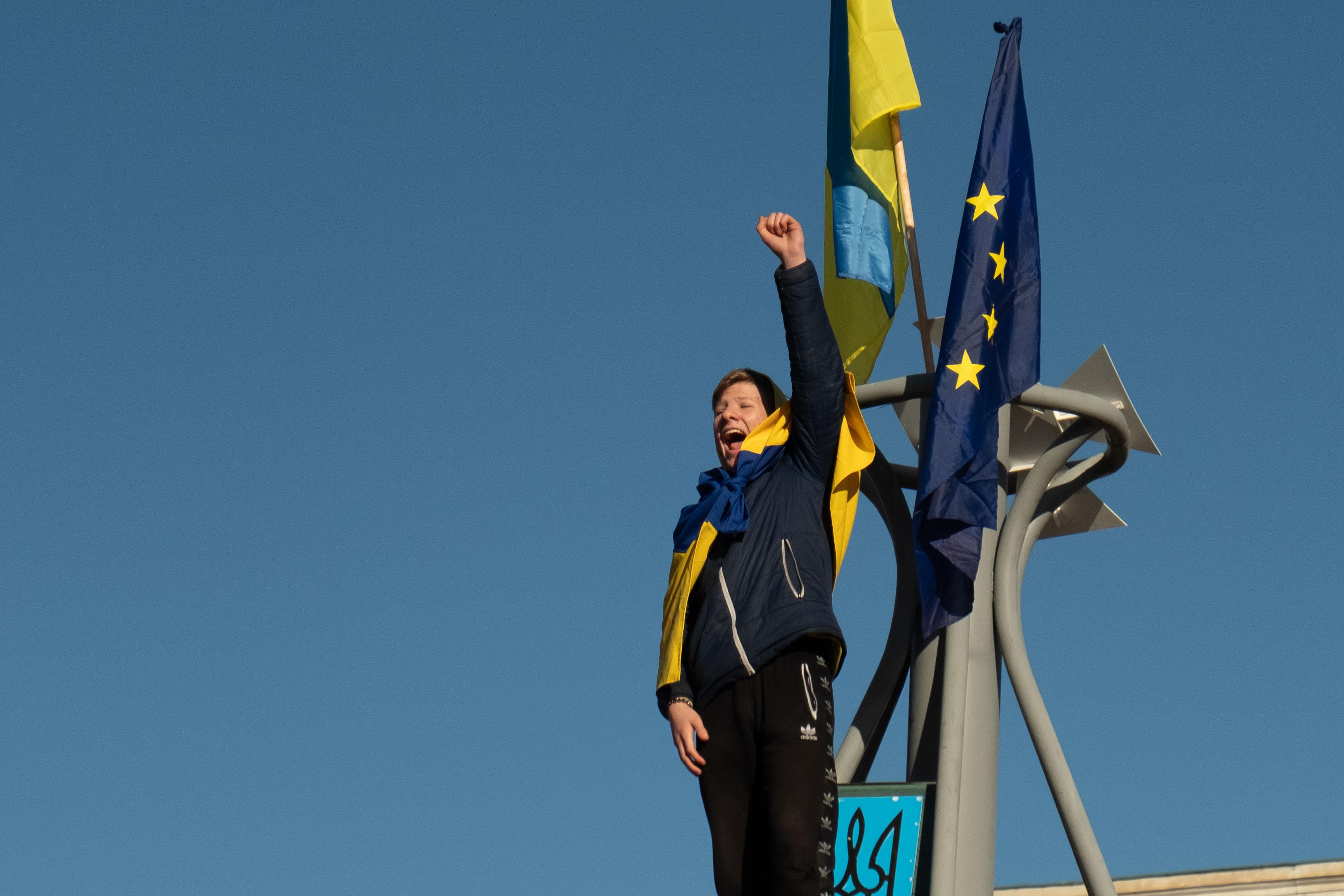Dispatch from Kherson: Celebrating locals share stories, welcome Zelensky
