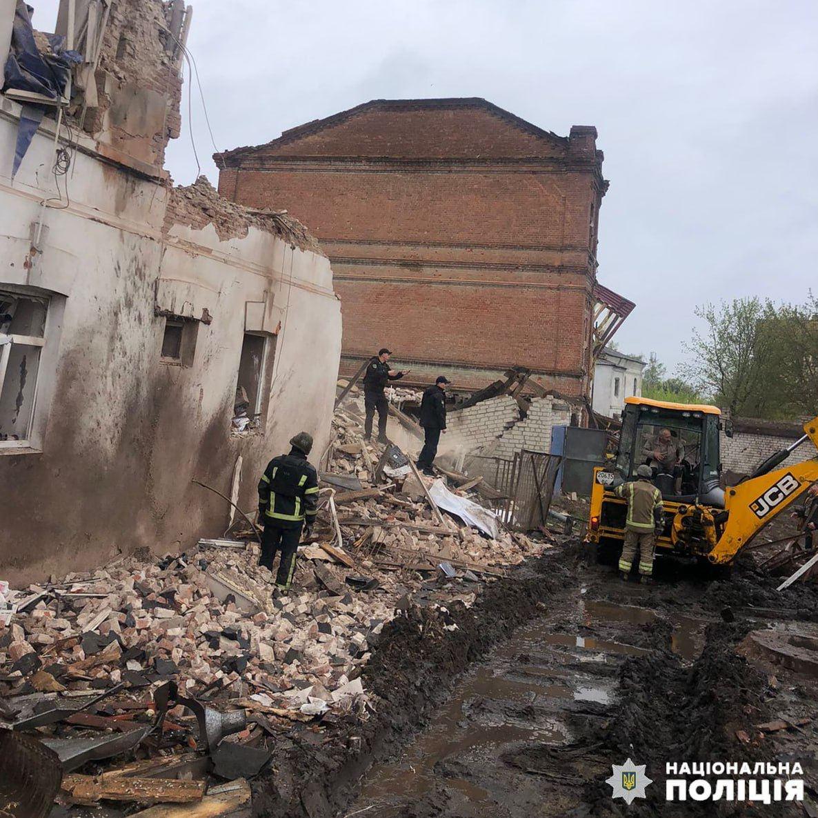Russian forces hit Kupiansk, killing 1, injuring at least 10