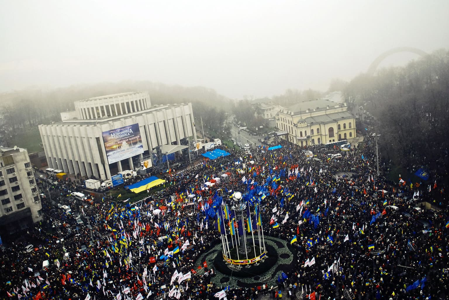 Ukraine completes investigation into killing of EuroMaidan protesters, indicts Yanukovych for murder