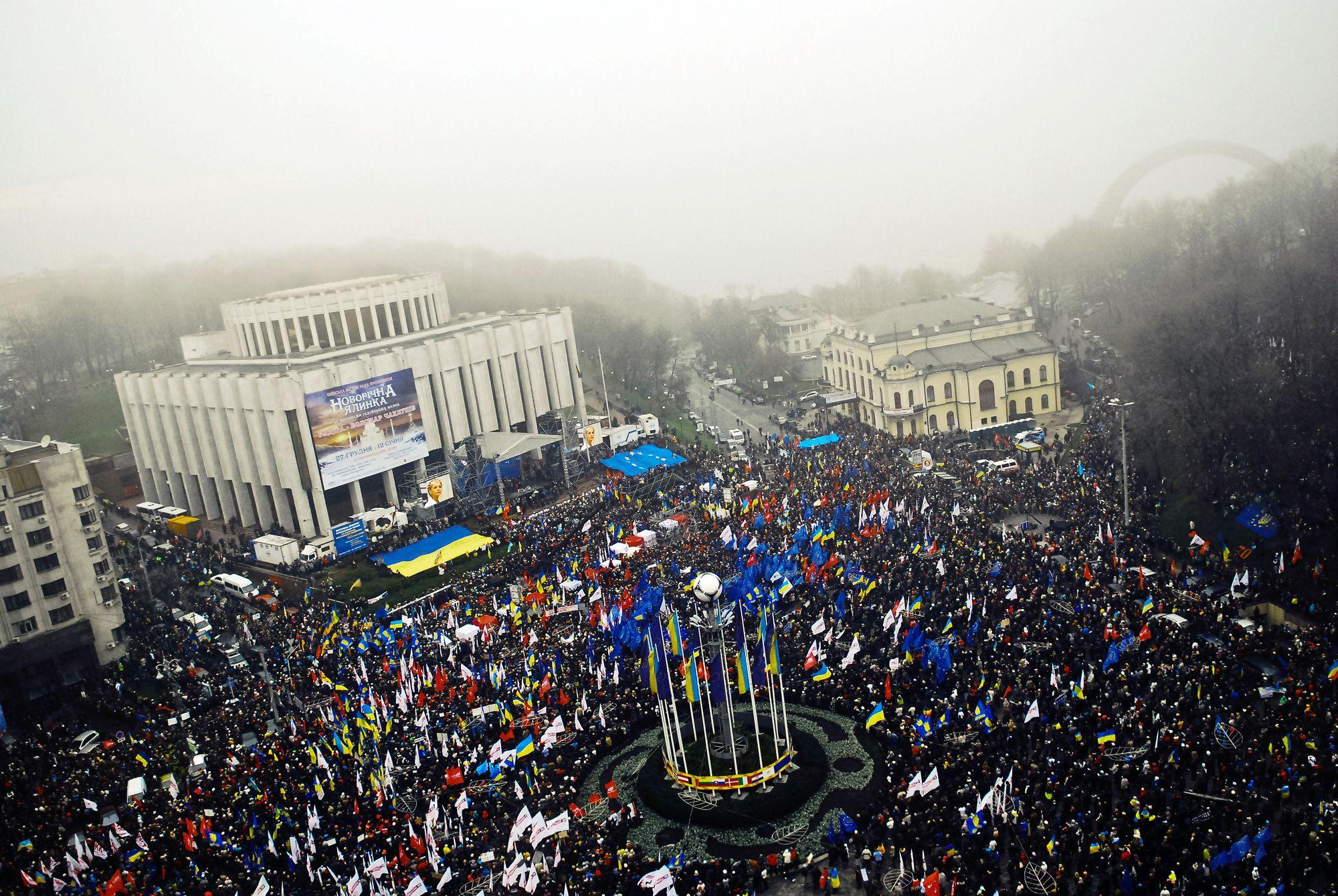 Ukraine completes investigation into killing of EuroMaidan protesters, indicts Yanukovych for murder