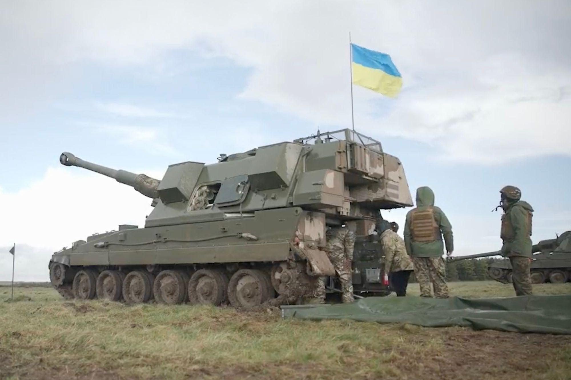 UK Defense Ministry: Second group of Ukrainian soldiers completes training on AS-90 howitzers