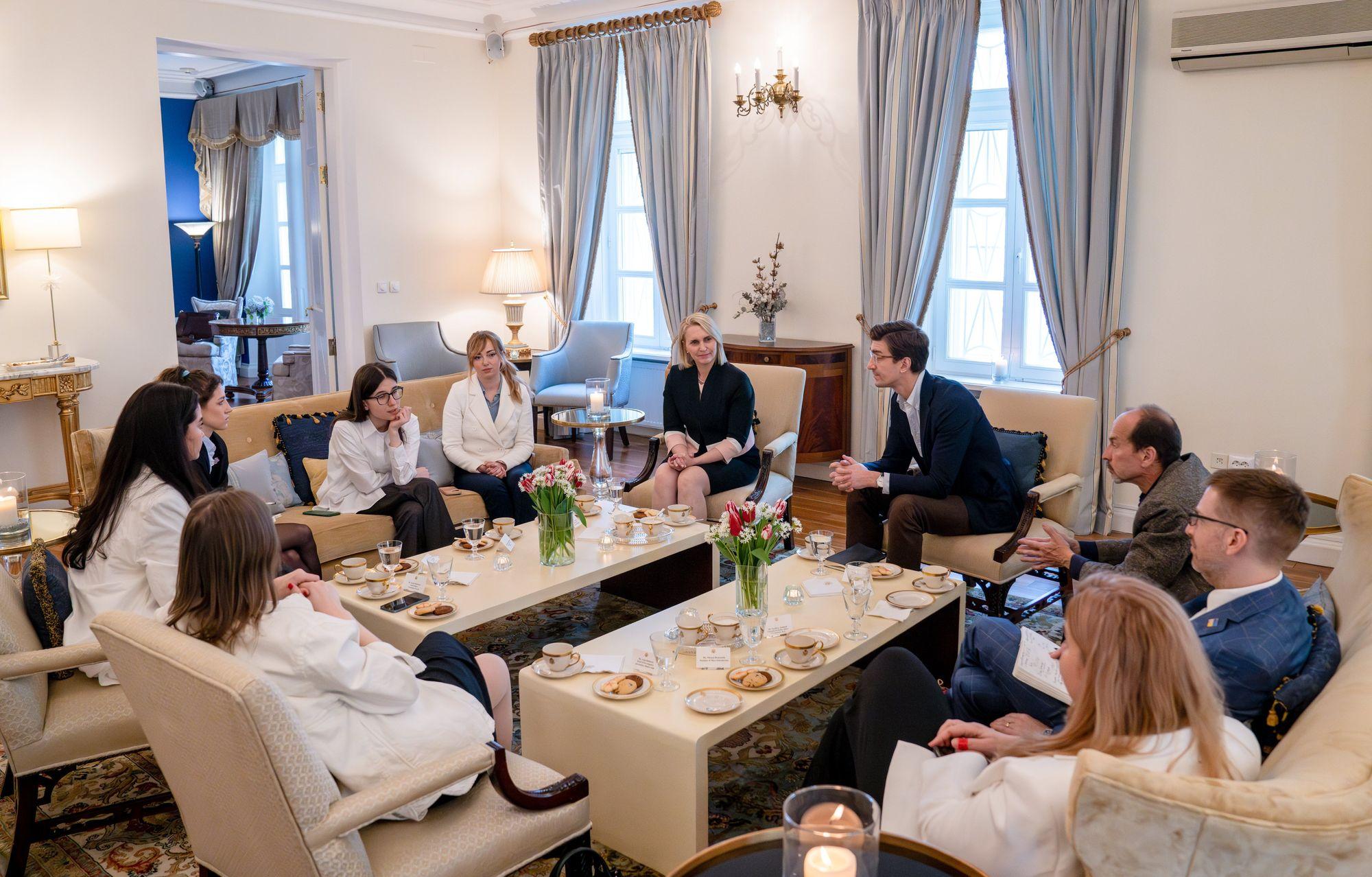 US ambassador meets with independent Ukrainian media, including Kyiv Independent, on World Press Freedom Day