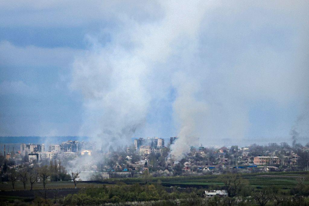Defense Ministry: Ukrainian forces still fighting in Bakhmut, Russia brings reinforcements