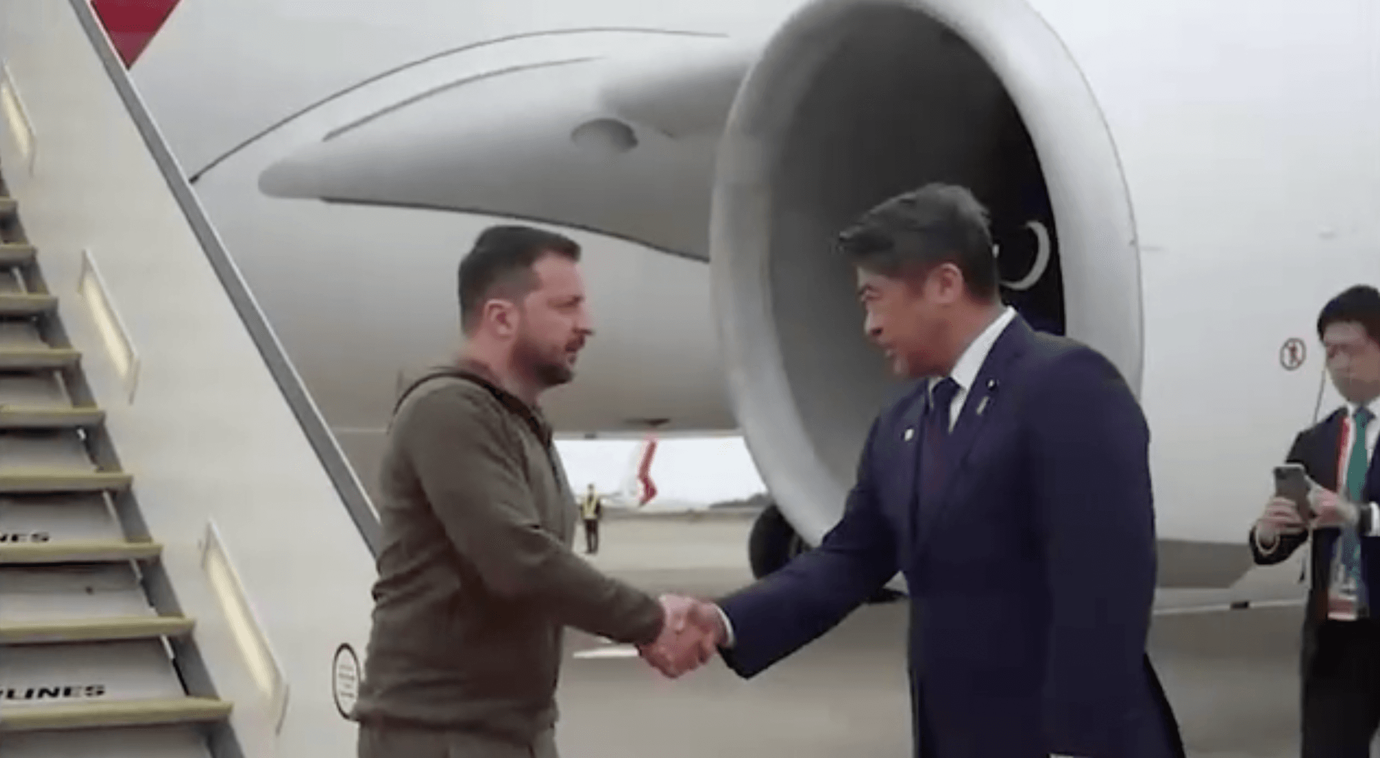 Zelensky arrives in Japan for G7 summit