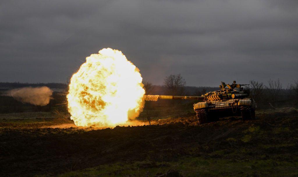 Defense Ministry: 'Difficult situation' in Ukraine's east as Russia deploys more forces