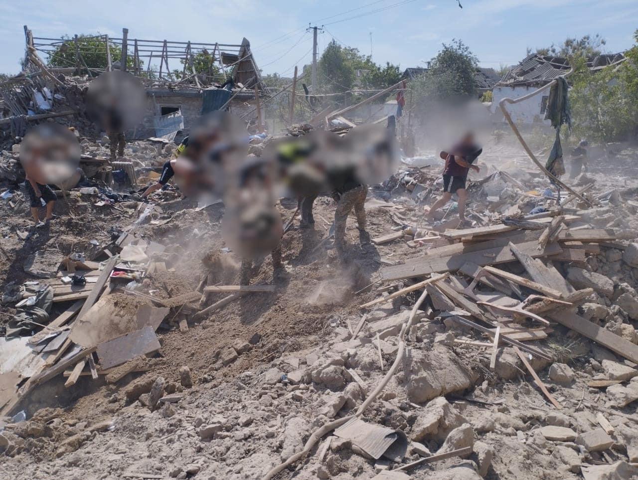 Russian forces bomb Kherson Oblast, kill 1, injure 1