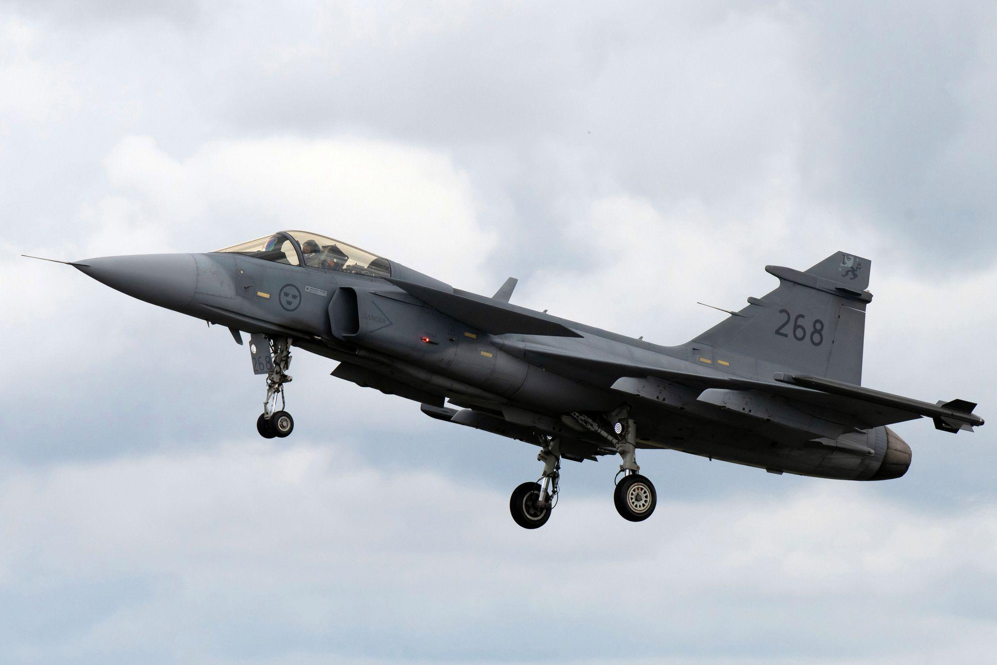 Sweden announces $200 million military aid package, considering sending fighter jets