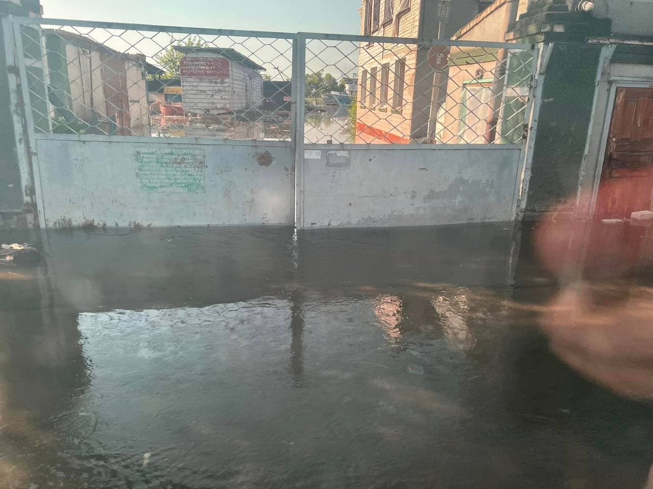 Official: 2 city districts in Kherson flooded, over 600 residents evacuated