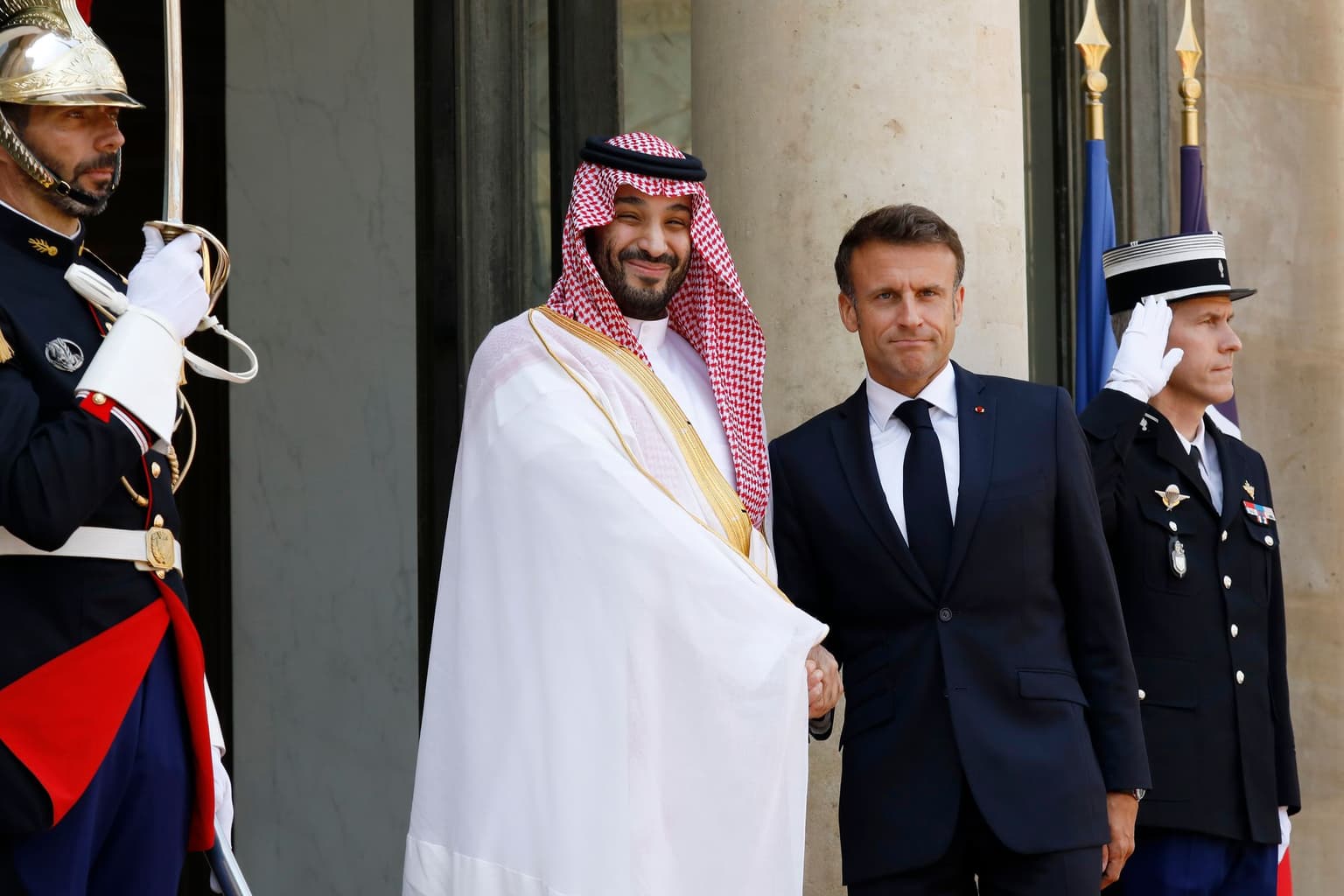 Politico: Macron wants Saudi crown prince to exert influence over Russia