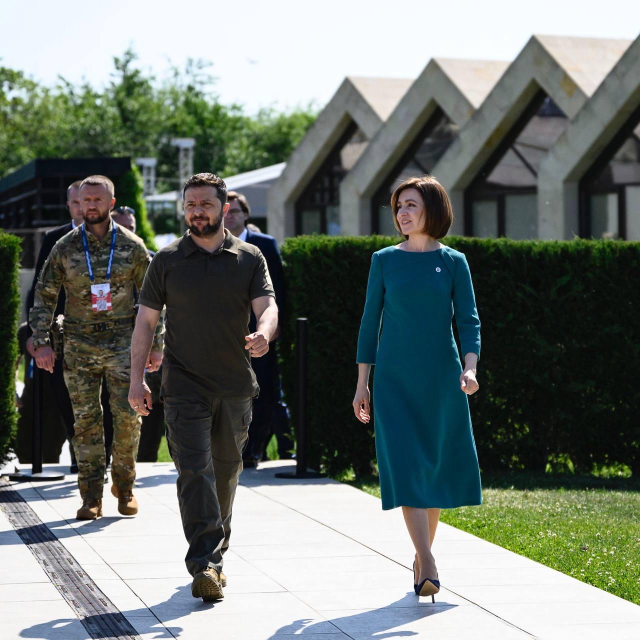 Zelensky arrives in Moldova for European Political Community summit