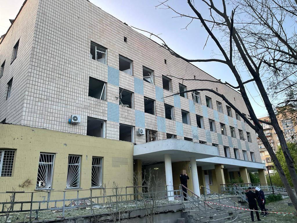 Ukraine war latest: Russian attack on Kyiv kills 3, including child; Zelensky meets European leaders in Moldova
