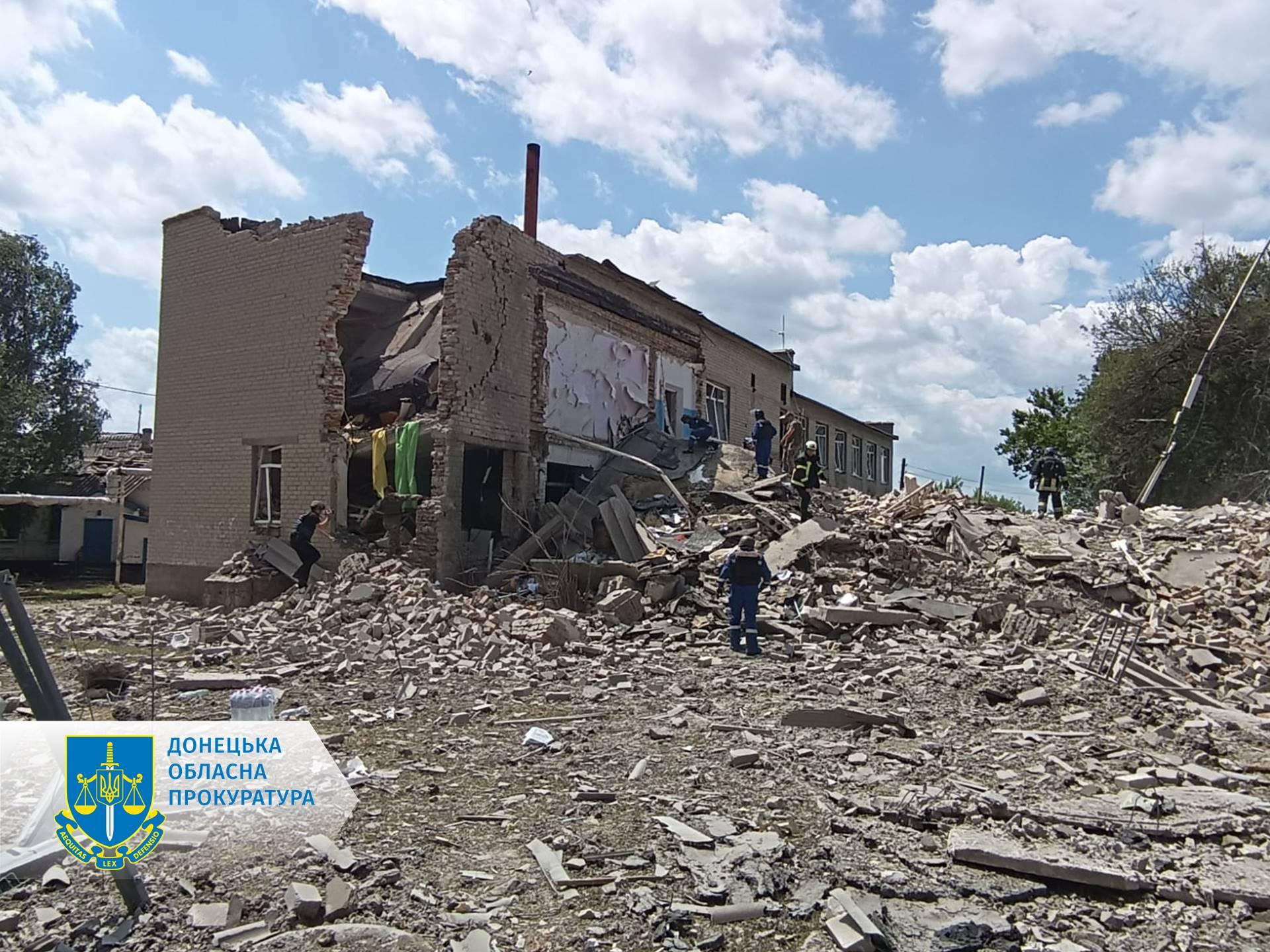 Russian strike on school in Donetsk Oblast kills 2, injures 6