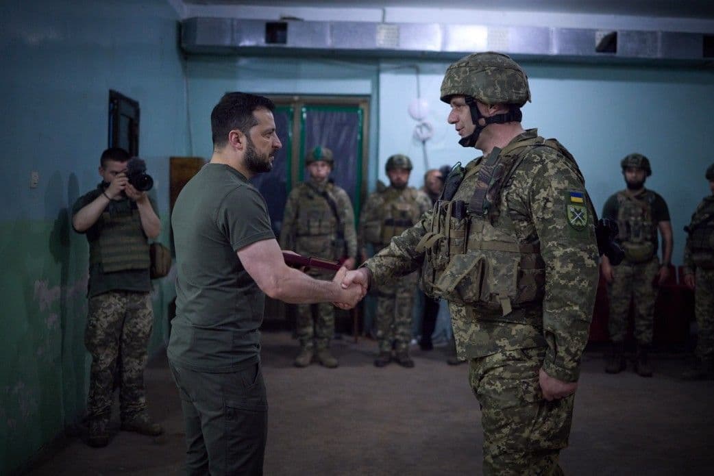 President Volodymyr Zelensky visits troops in Donetsk Oblast. (Source: President of Ukraine/official website)