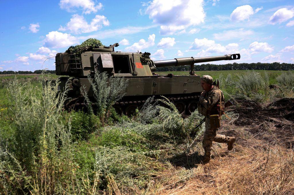 Commander: Ukraine receives cluster munitions from US