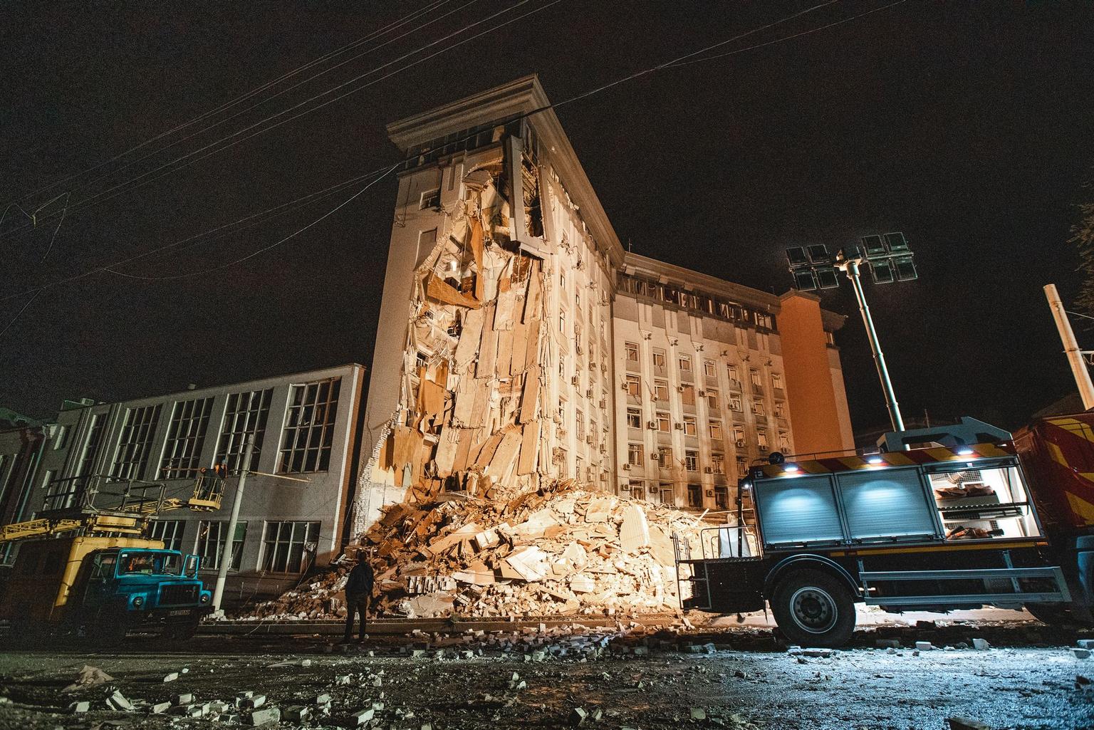 Russian attacks injure at least 14 civilians over past day