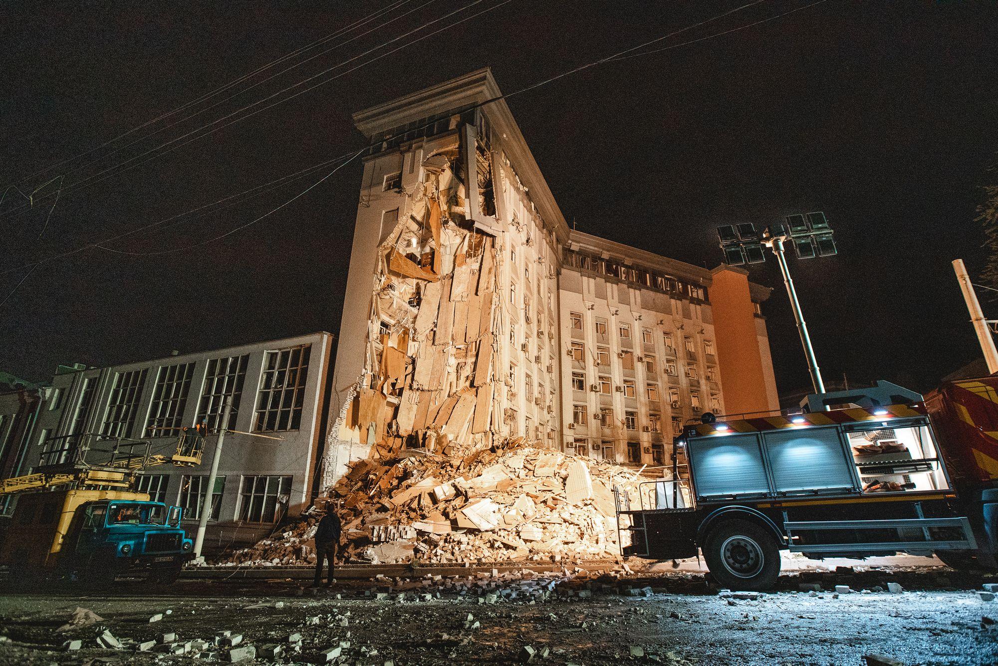 Russian attacks injure at least 14 civilians over past day