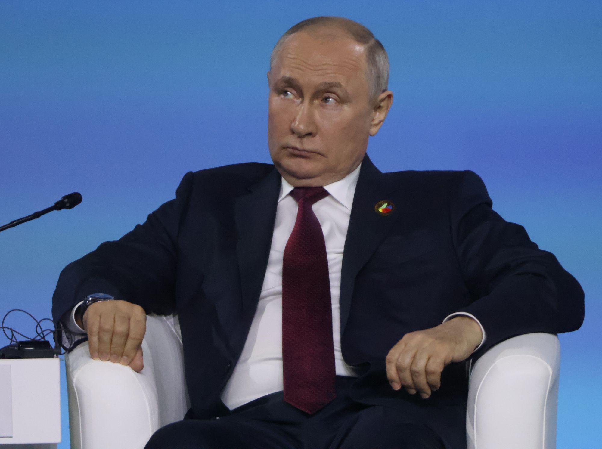 Putin attempts to bribe African leaders with free grain after pulling out of grain deal