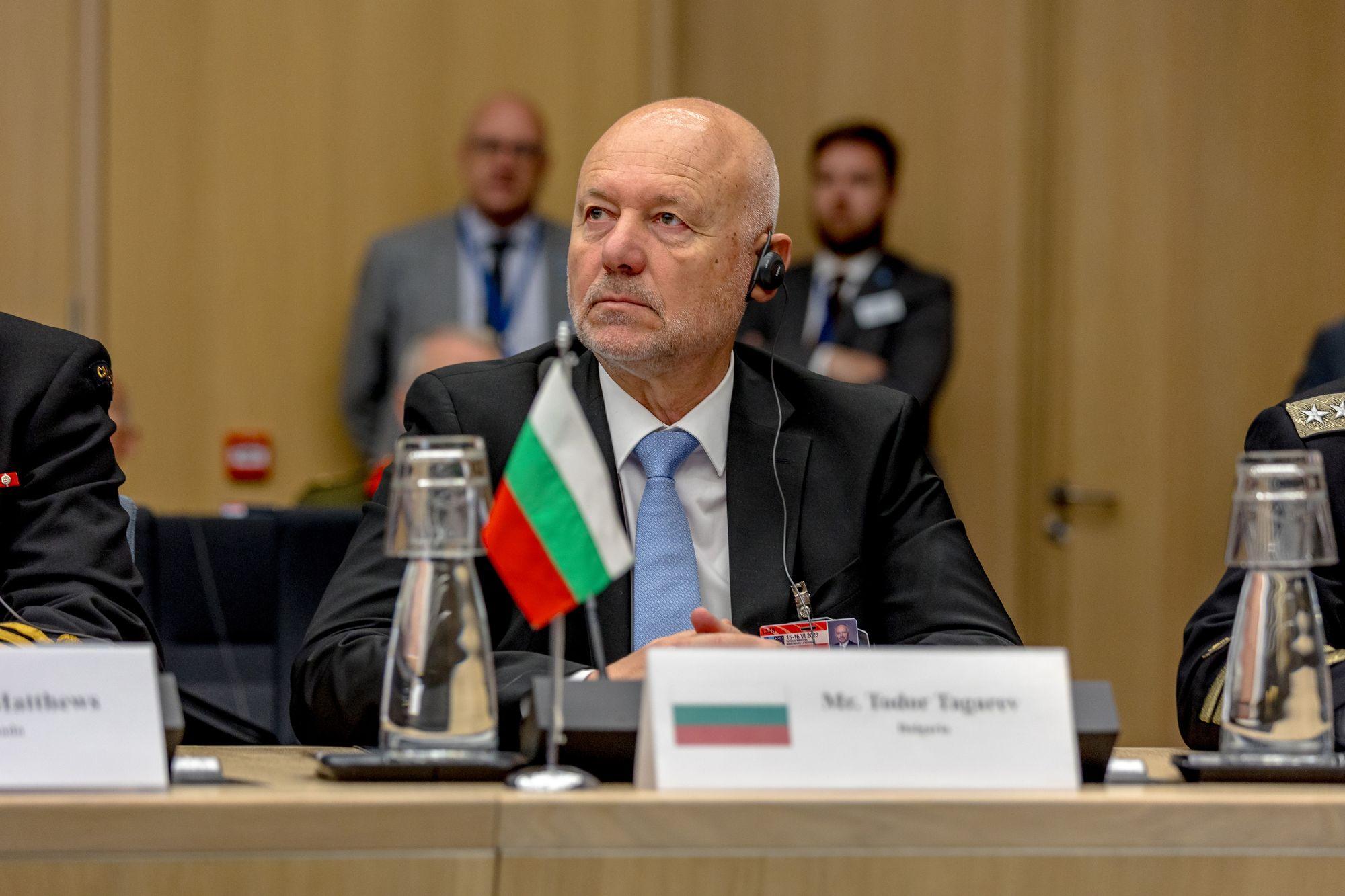 Bulgarian defense minister: Bulgaria to send 100 armored vehicles to Ukraine 'in few days'