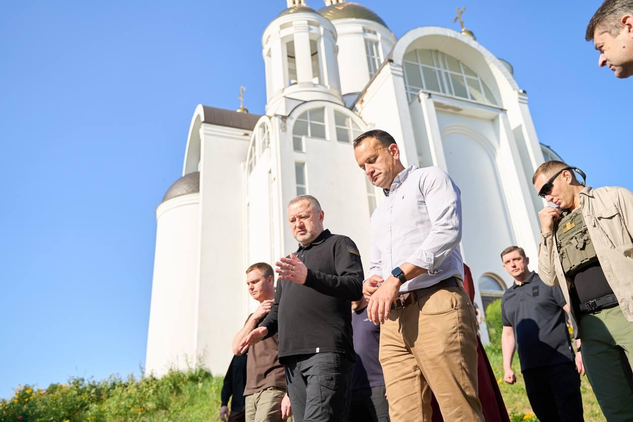Irish Prime Minister arrives in Ukraine, visits Bucha