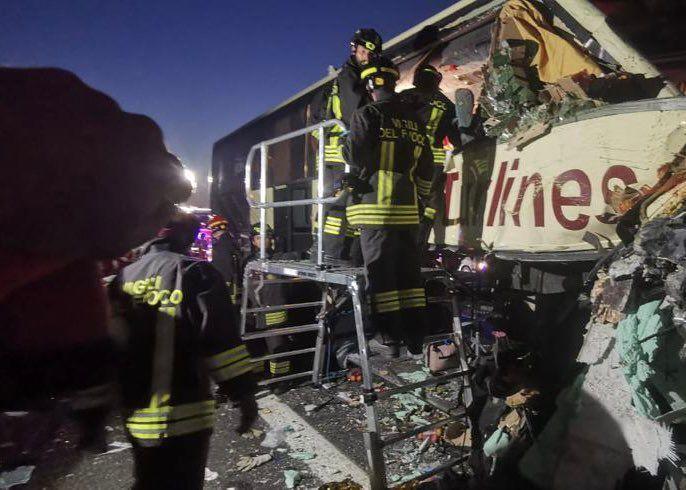 Media: 15 Ukrainians injured in bus crash in Italy