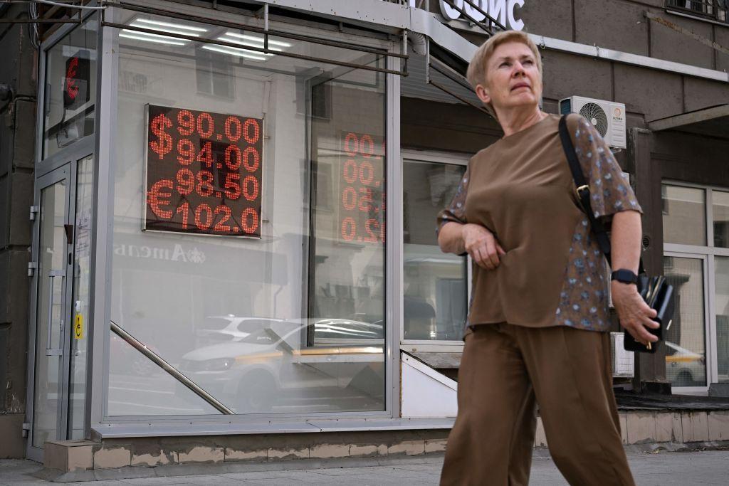 Media: Ruble drops to lowest point since start of Russia's all-out war