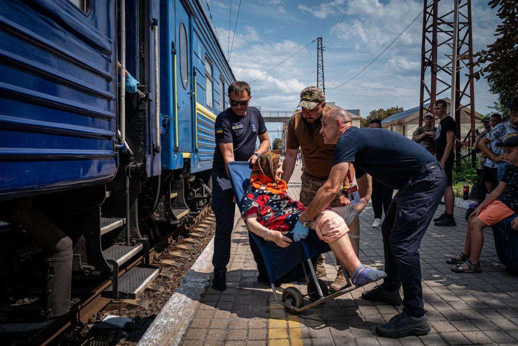Reintegration Ministry: Over 67,000 people evacuated from liberated Kherson, Kharkiv oblasts