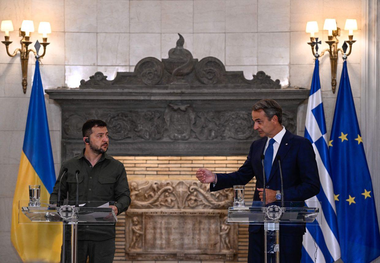 Greece's Prime Minister Kyriakos Mitsotakis and Ukraine's President Volodymyr Zelensky.