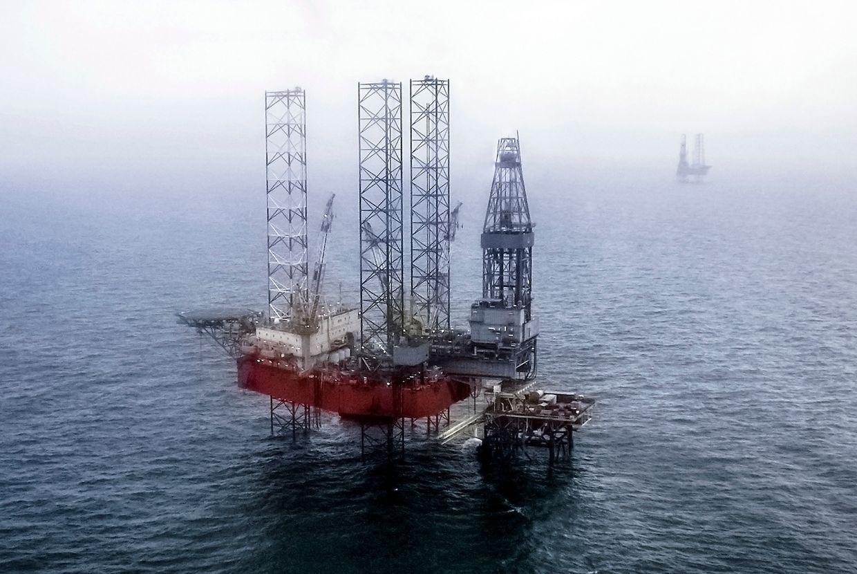 UK Defense Ministry: Ukraine, Russia fight over strategically important Black Sea gas platforms